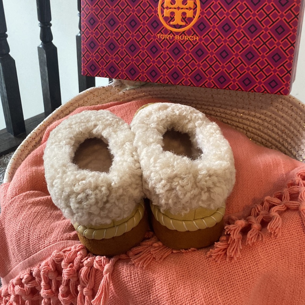 NIB Tory Burch Genuine Shearling Moccasin Slippers - Picture 4 of 13